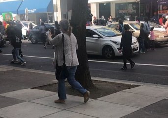 Télécharger la video: Protesters Stop Traffic During Second Day of Stephon Clark Demonstrations