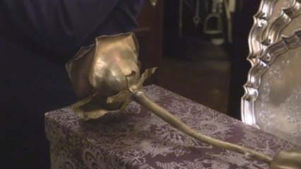 Balas de las Malvinas se funden para dar paso a las pacíficas rosas de Pallarols