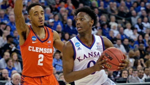 Kansas and Villanova highlight Sunday's Elite 8 matchups