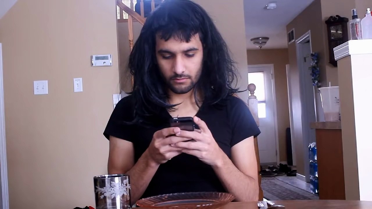 ZaidAliT - How girls sneeze In public vs at home