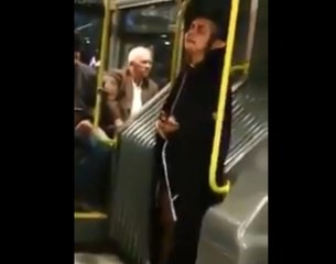 Anime Karakteri Kostümüyle Metrobüse Binen Kadın Görenleri Şaşkına Çevirdi