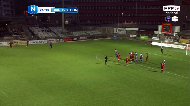 La tête déviée de CHOUGRANI passe au dessus des buts.