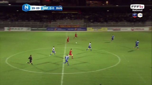 Encore une reprise dangereuse de DA SILVA mais ça manque toujours le cadre.