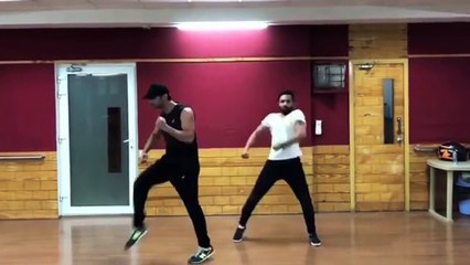 Bollywood Actor Sushant Singh Rajput Shirtless Dance Video Leaked