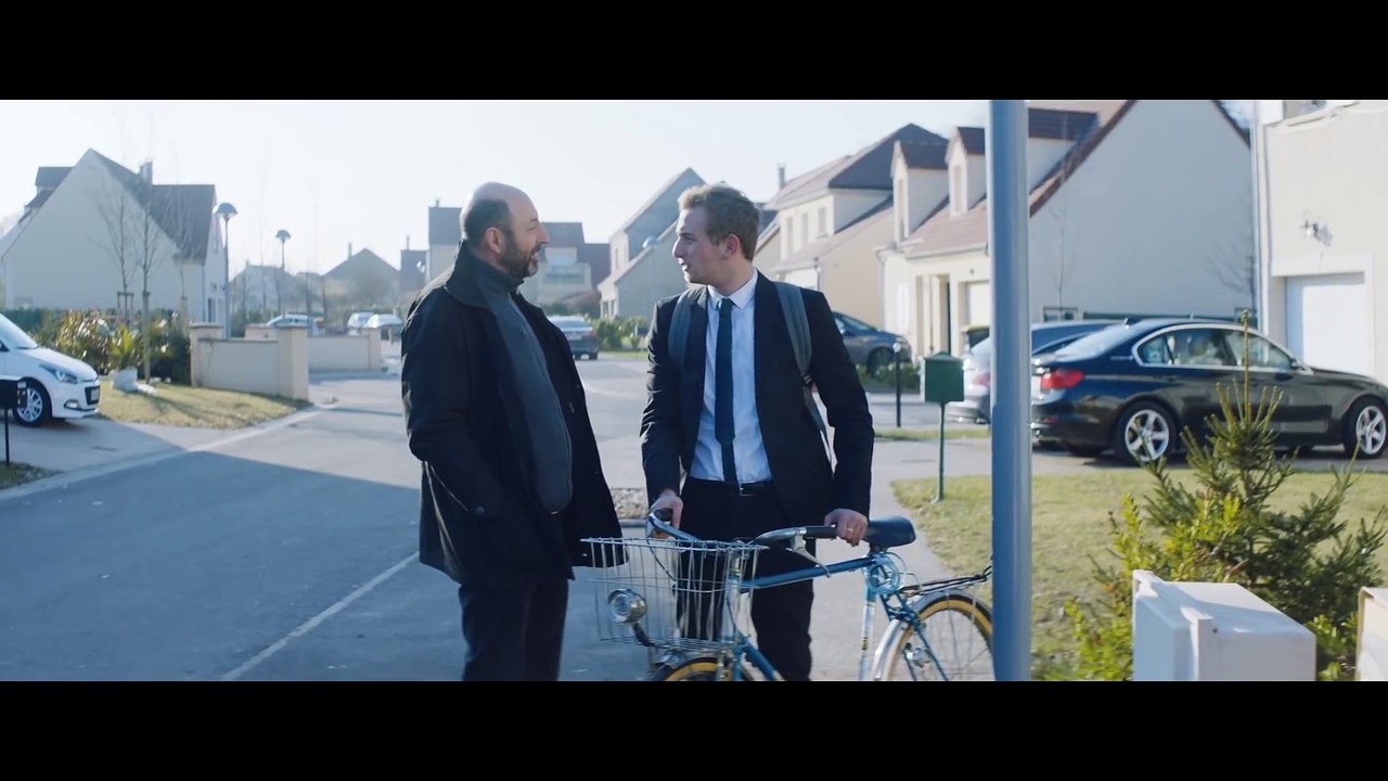 Bande-annonce de "Comme des rois" : Kad Merad entraîne son fils dans ses escroqueries