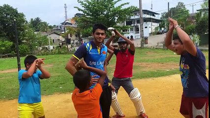 இலங்கையில் வைரலாகும் புதிய பாம்பு டான்ஸ்! தவறாமல் பாருங்கள்!