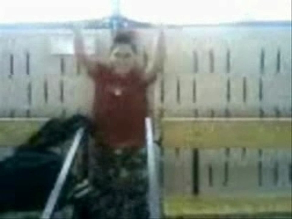 Raphaël Danse La Tecktonik Sur Du Lorie