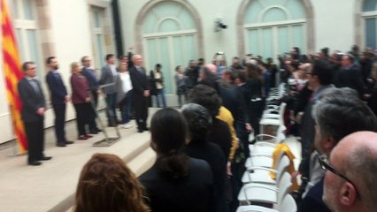 Cant dels Segadors al final de la declaració de Roger Torrent en defensa de la democràcia