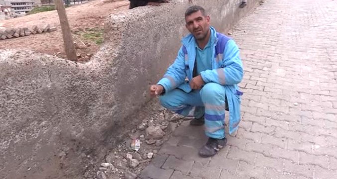 Belediye İşçisi, Temizlik Yaptığı Parkta Bomba Buldu