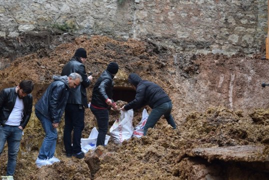 Tarihi Yapıdaki İnşaat Kazısından İnsan Kemikleri Çıktı