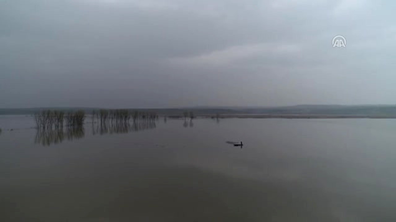 Tunca Nehri'nin Debisi Yükseldi - Tarlada Kayıkla Gezdi