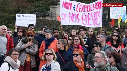 Download Video: Quimper. 500 manifestants contre l'expulsions d'élèves