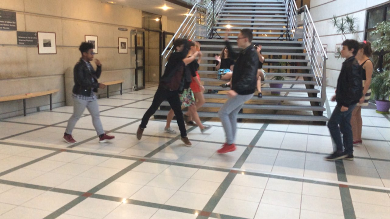 Des élèves bien dans leur lycée