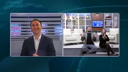 Plas live në emision, gazetarja godet me shpullë kolegun (Video)