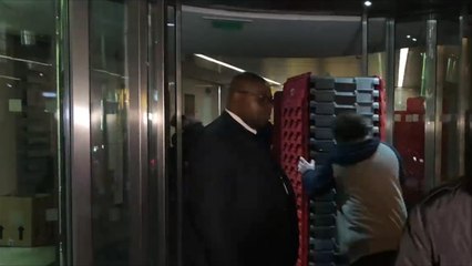 تفتيش مقر شركة كامبريدج أناليتكا في بريطانيا