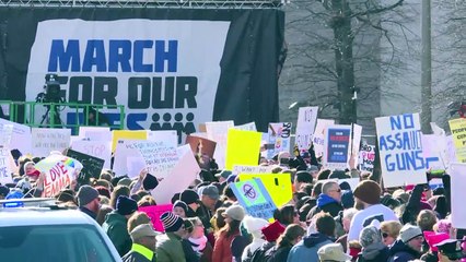 Des milliers d'Américains dans la rue contre les armes à feu