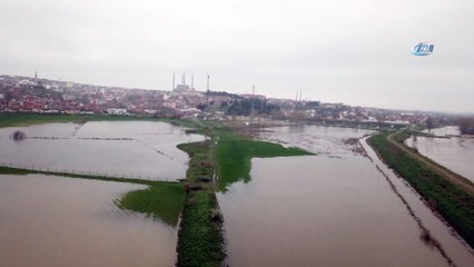 Tunca Nehri'nde artan su debisinin neden olduğu taşkın havadan görüntülendi