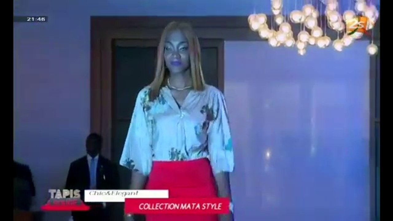 Maman Mbaye Touré de la série « Mbettel » en mode défilé