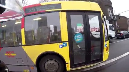 Un chauffeur de bus belge qui deteste les motards