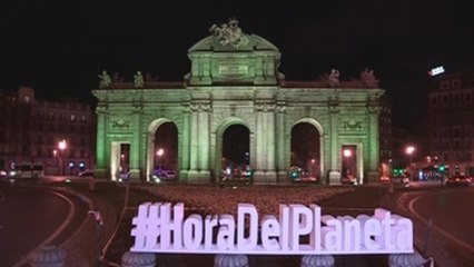 La Puerta de Alcalá se apaga en "La Hora del Planeta"