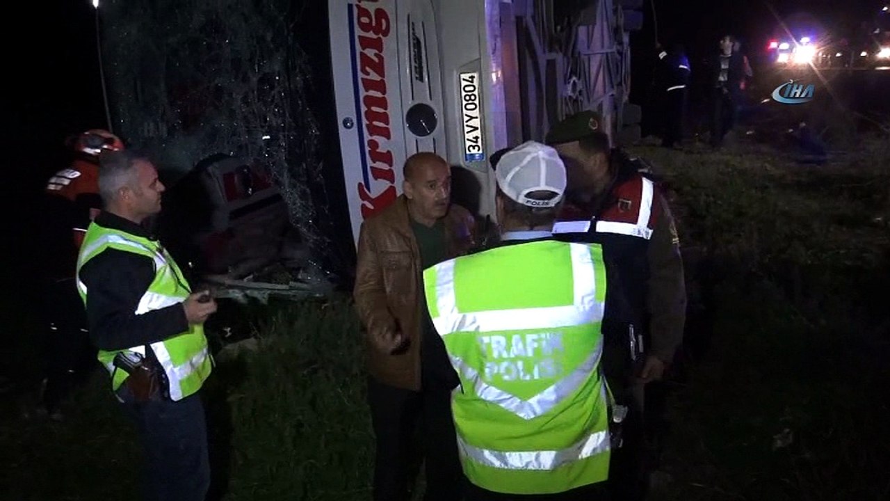 Ankara - Aksaray otoyolunun 45. kilometresinde otobüs kaza yaptı, ilk belirlemelere göre 4 ölü ve çok sayıda yaralı olduüu bilgisi alındı