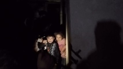 Afrin'de Dehşet Anları Kamerada! Teröristler Kadın ve Çocukların Kaldığı Sığınağı Roketle Vurdu