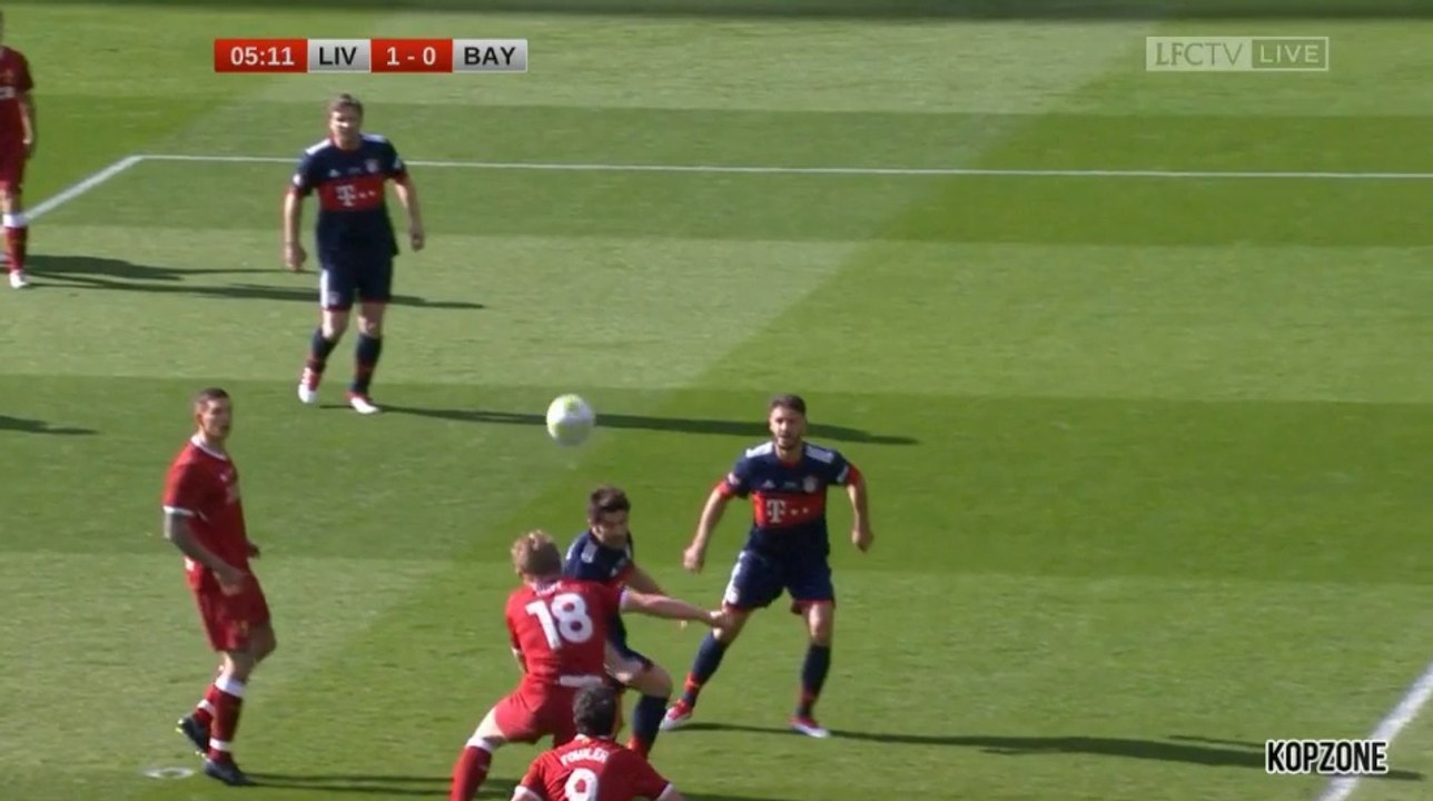 Liverpool Legends [1]-0 vs Bayern Legends: Dirk Kuyt 6'