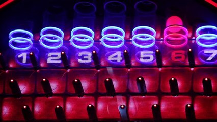 الخالة لمياء وأبنتها آية تتحدثان عن حلم البيت الكبير في كواليس الجدار