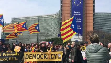 Concentració a la plaça de Schuman, a Brussel·les, on hi ha la seu de la Comissió Europea