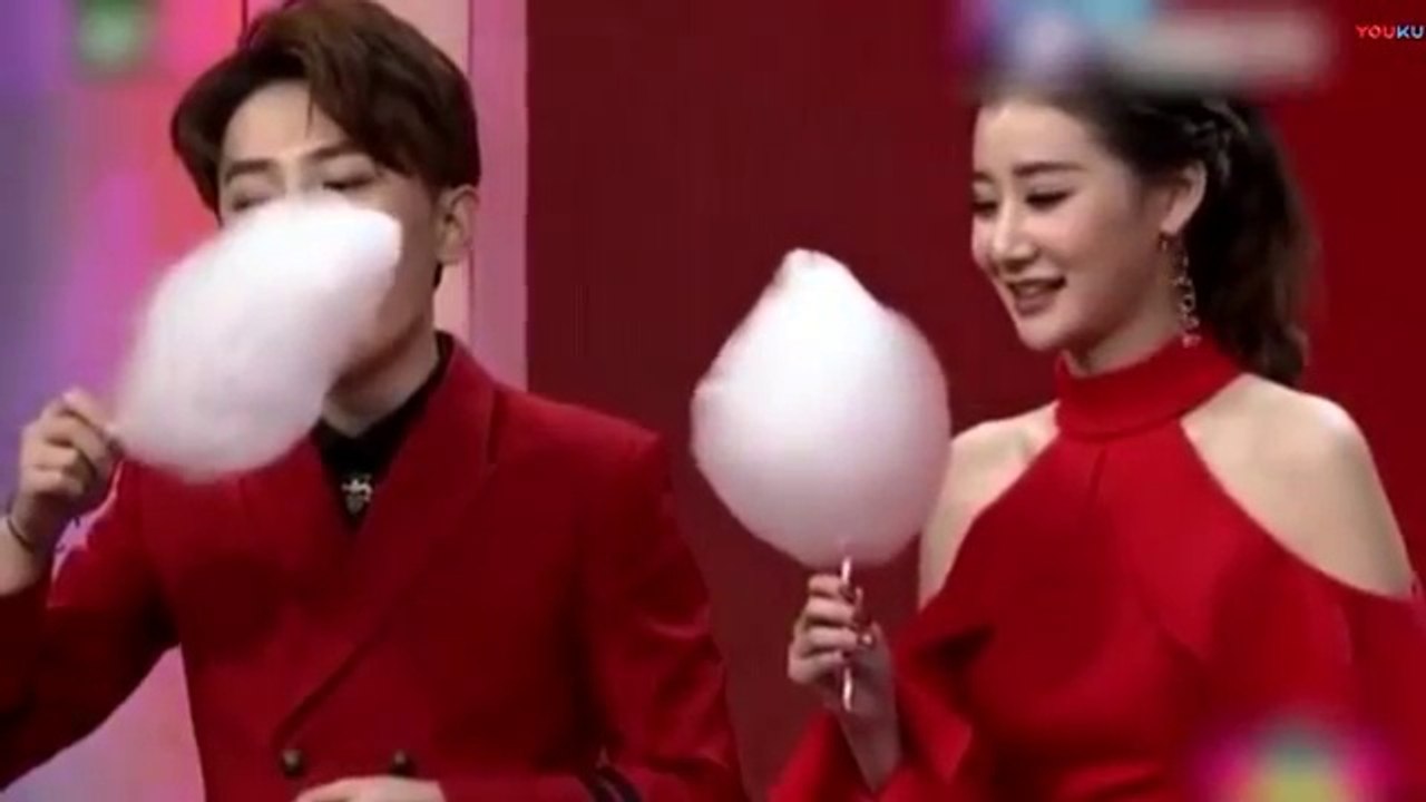Cette femme qui mange de la barbe à papa pour une compétition, c’est la meilleure chose que vous verrez aujourd’hui