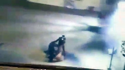 Estos policías salvan a un ladrón que estaba siendo linchado