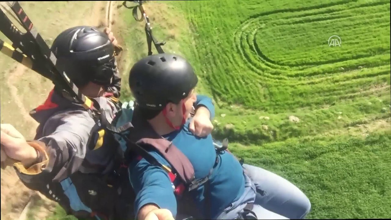 Silopililer ilk kez yamaç paraşütü ile tanıştı - ŞIRNAK