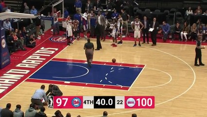 Zeke Upshaw collapses in G League game