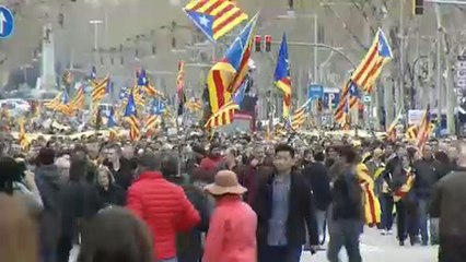 Puigdemont mellett tüntettek Barcelonába