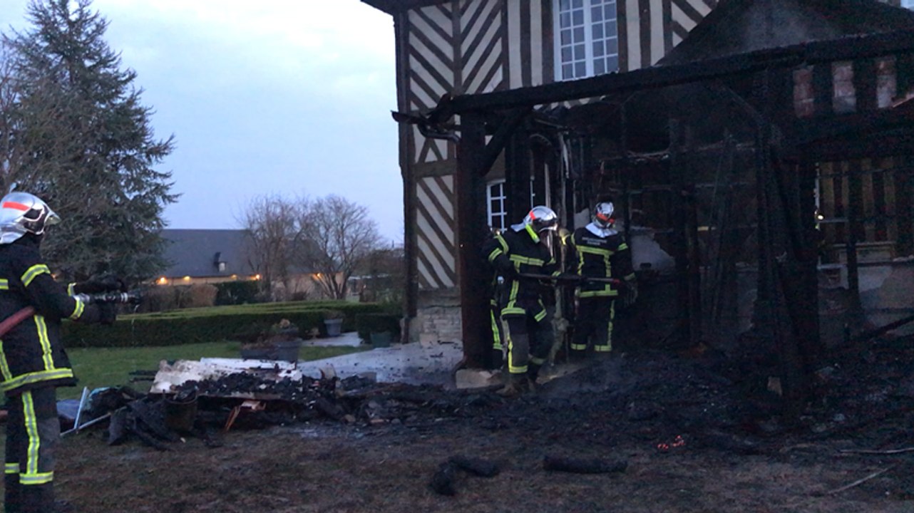 Incendie dans un manoir normand