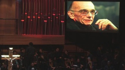 Cientos de músicos despiden con un homenaje al maestro José Antonio Abreu