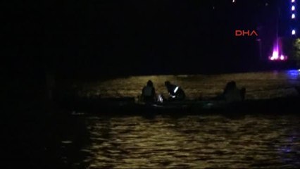 İntihar Etmek İçin Nehre Atlayan Kadını, Gelin ve Damadı Gezdiren Gondolcu Kurtardı