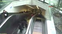 Metronun Yürüyen Merdivenin Çökme Anı Kamerada