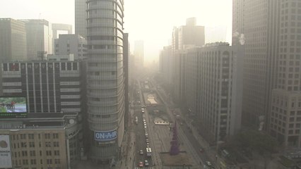 [날씨] 사흘째 하늘 가린 미세먼지...어제보다는 약화 / YTN