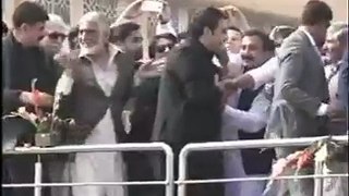 People kissing Bilawal Bhutto Zardari showing love with him on Stage