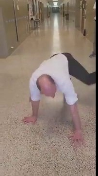 Quand ton prof danse le breakdance dans les couloirs du lycée !