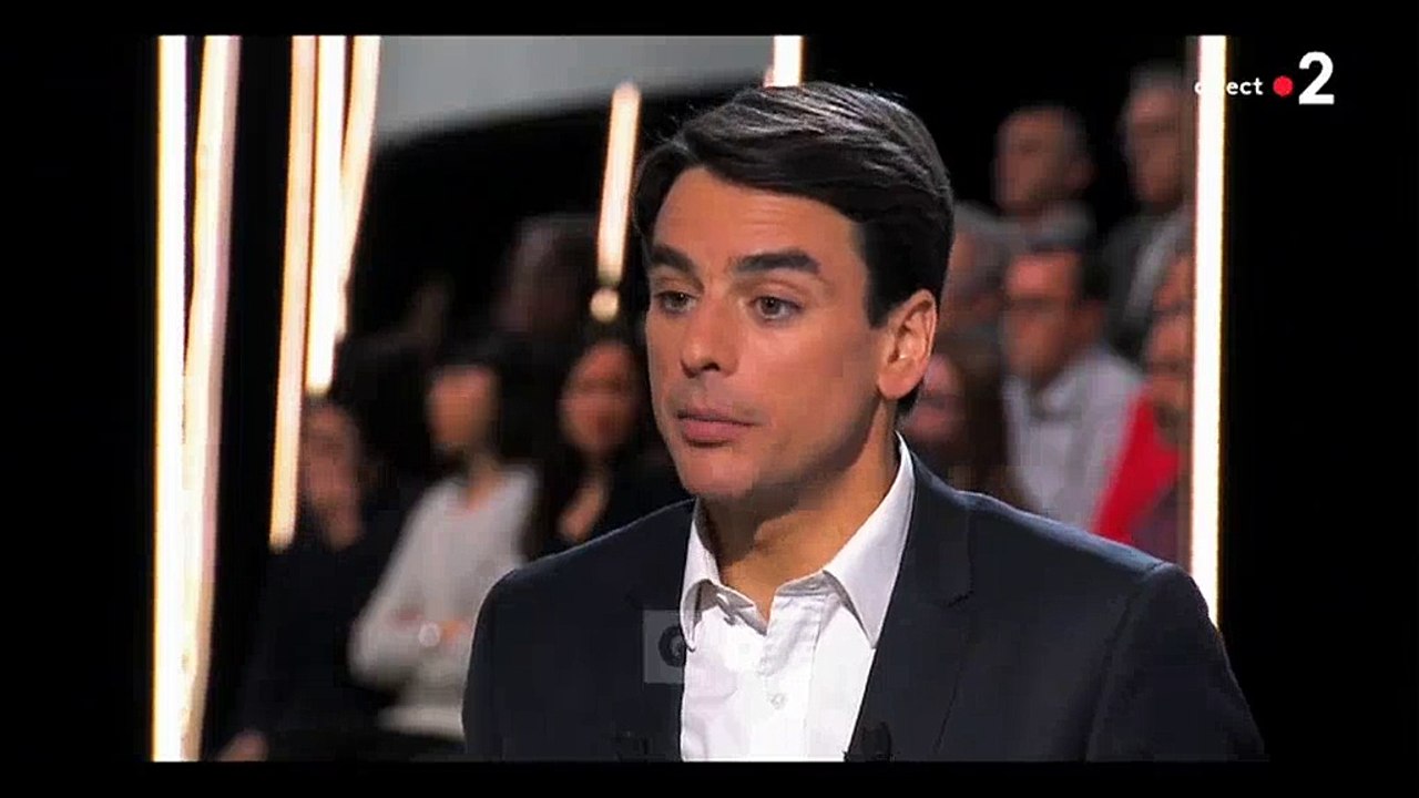 Cette mère de famille raconte la réaction qu'elle a eu en apprenant que son fils était parti en Syrie - Regardez