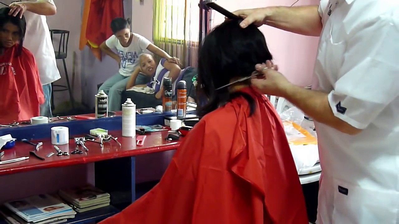 Girl long to short hair cut - video Dailymotion
