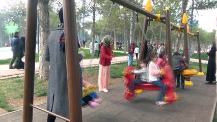 Sıcak havayı fırsat bilen piknikçiler, Fethi Sekin piknik alanına akın etti