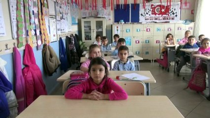 7 yaşındaki Iraklı Fahat Halit, İstiklal Marşı'nın 10 katısını ezbere okuyor