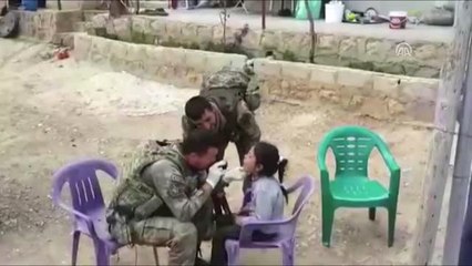 Afrin'de, TSK Unsurları Yerel Halka Sağlık Hizmeti Götürüyor