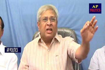 Undavalli Arun Kumar Comments On Actor Sivaji Over Operation Dravida-AP Politics