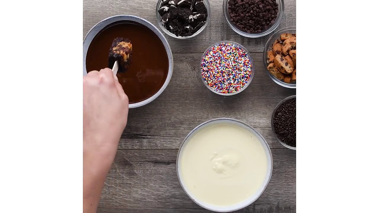 15.Brownie Pops - Learn how to make delicious Brownie Cake Pops