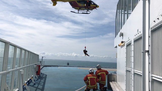 Les secours en mer se déploient sur le Pont Aven