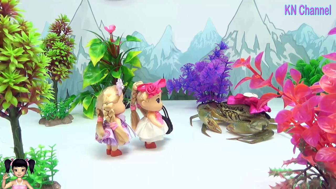 [ALIBABA KIDS] - BÚP BÊ KN Channel BẮT CUA KHỔNG LỒ THAM GIA CUỘC THI NẤU ĂN - Đồ chơi trẻ em CỦA BÉ NA